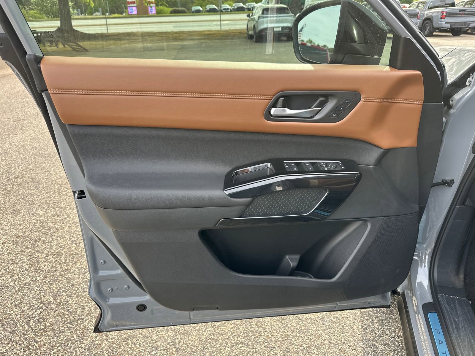 New 2026 Nissan Pathfinder Platinum image 8