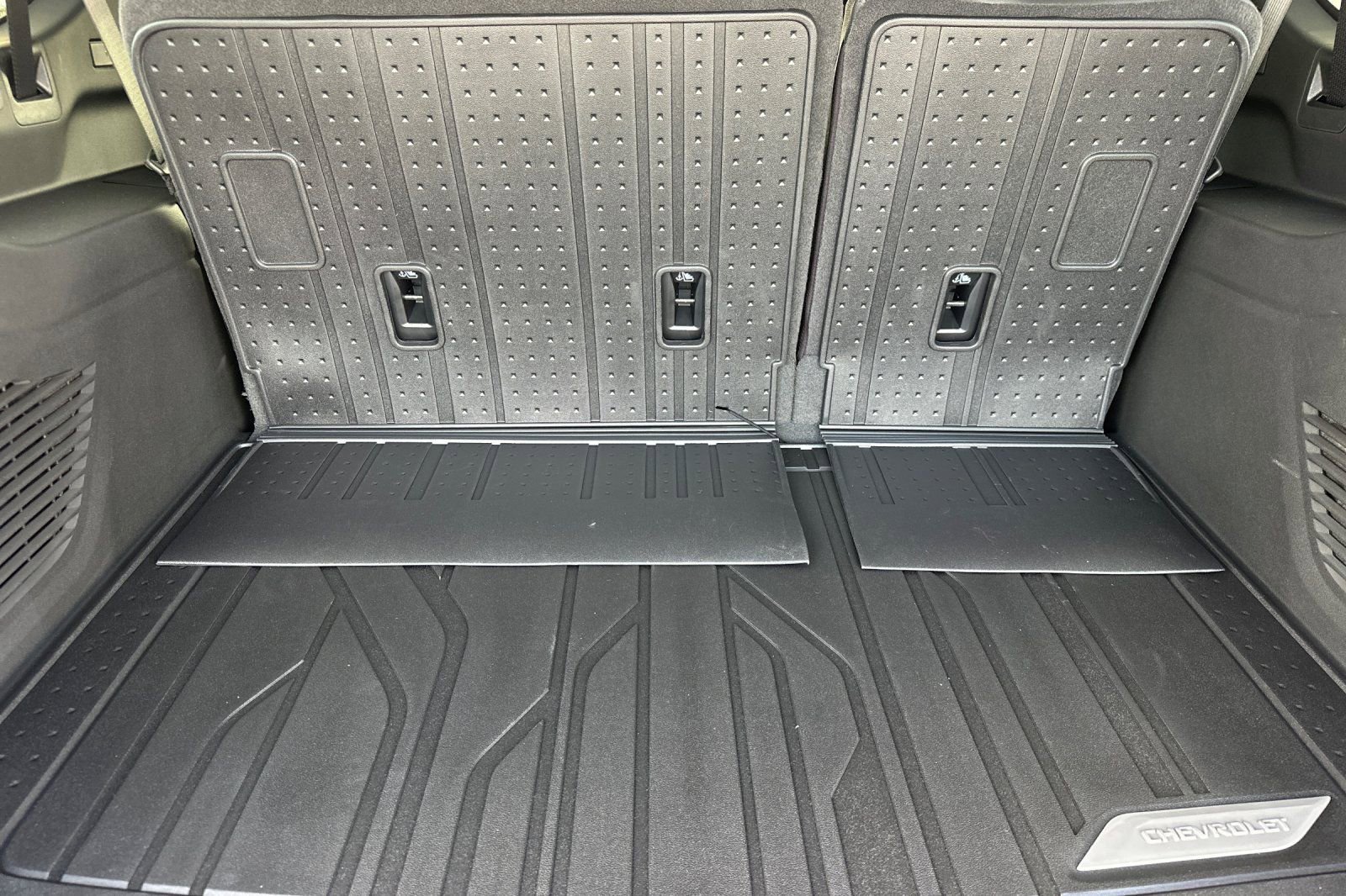 New 2026 Chevrolet Suburban RST image 18