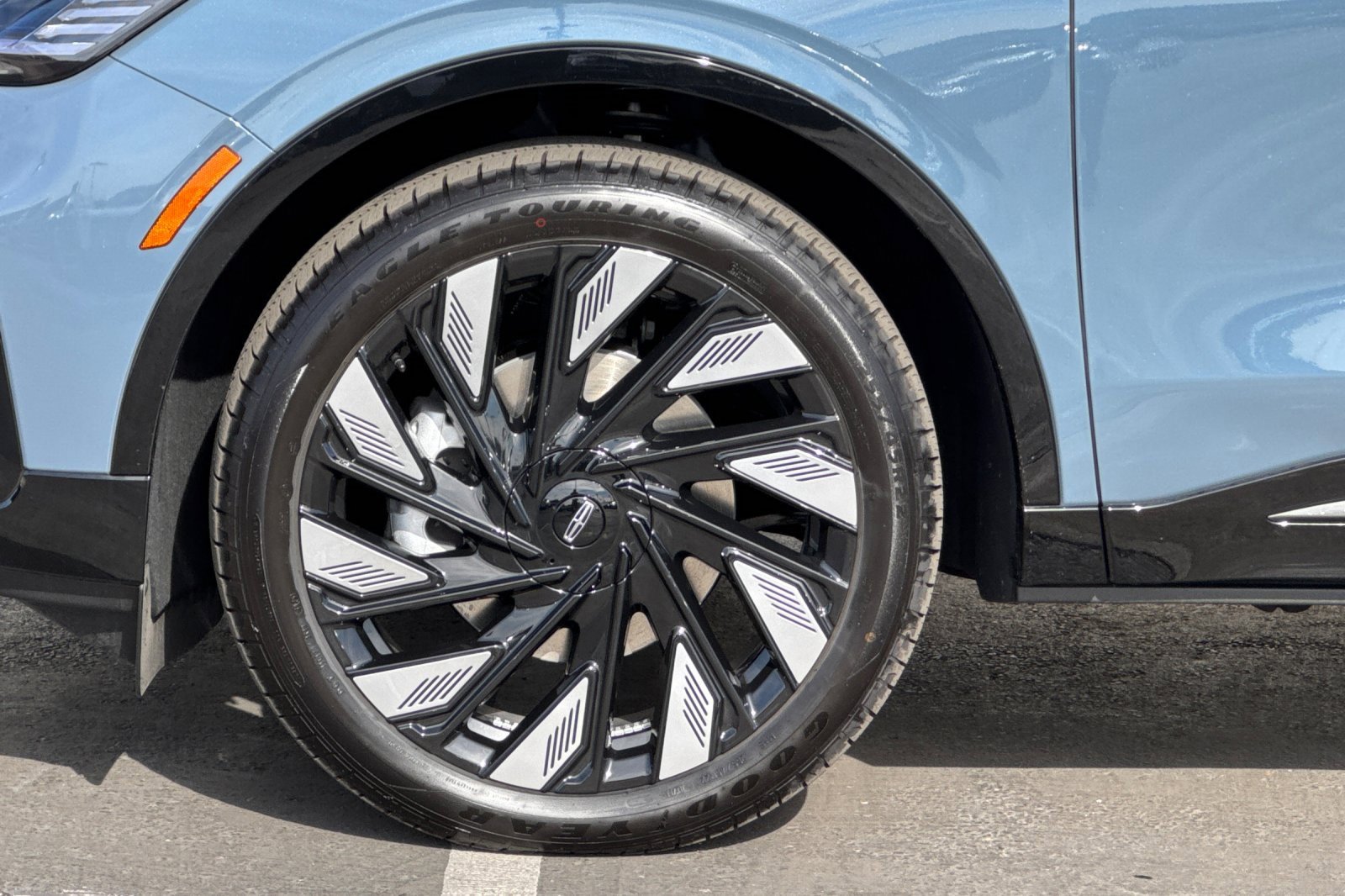 New 2026 Lincoln Nautilus Reserve w/ Jet Appearance Package image 25