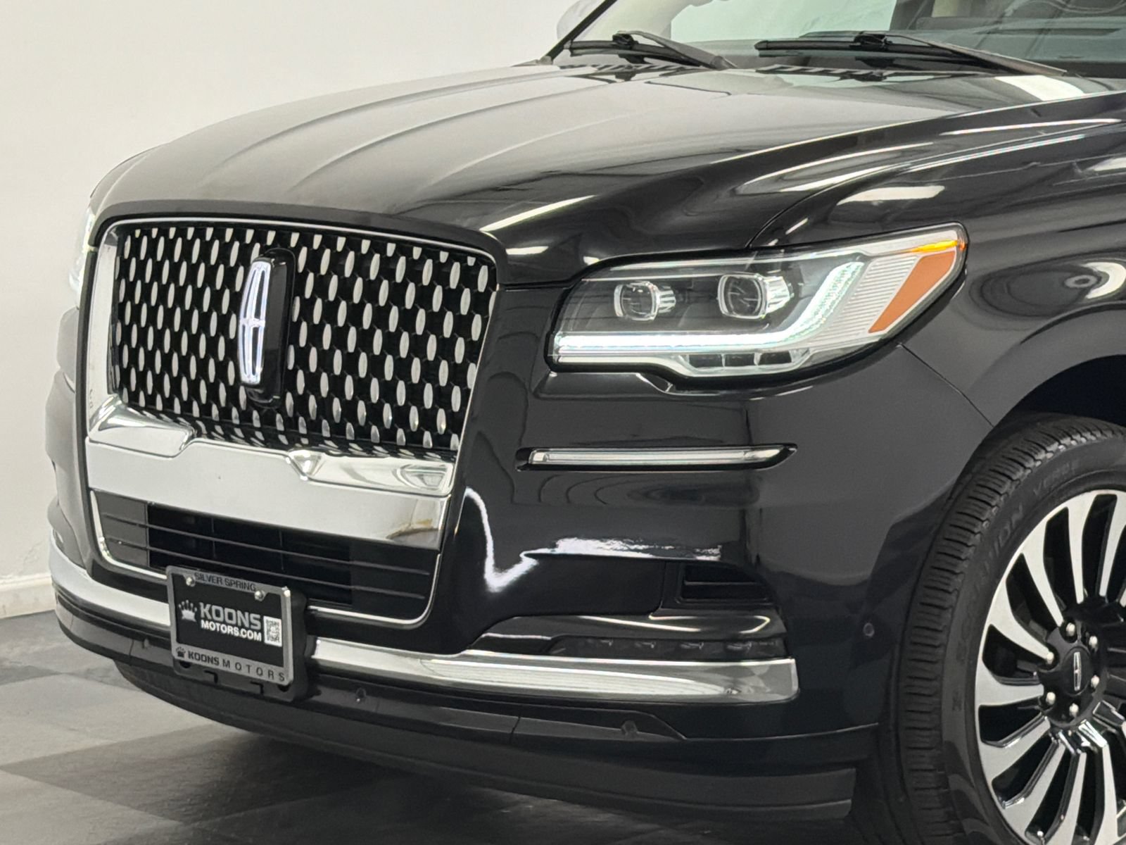 Certified 2023 Lincoln Navigator Black Label AWD/4WD image 2