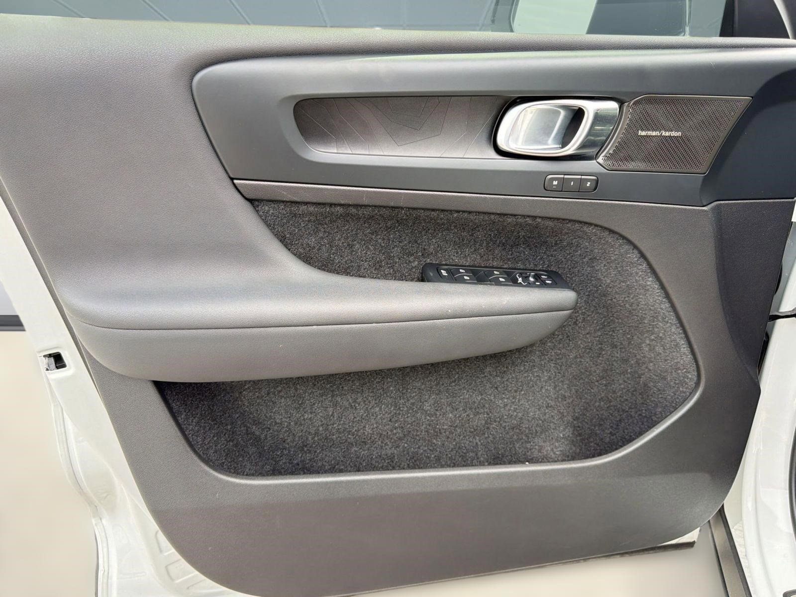 Certified 2023 Volvo C40 P8 Recharge Ultimate w/ Protection Package Premier image 19