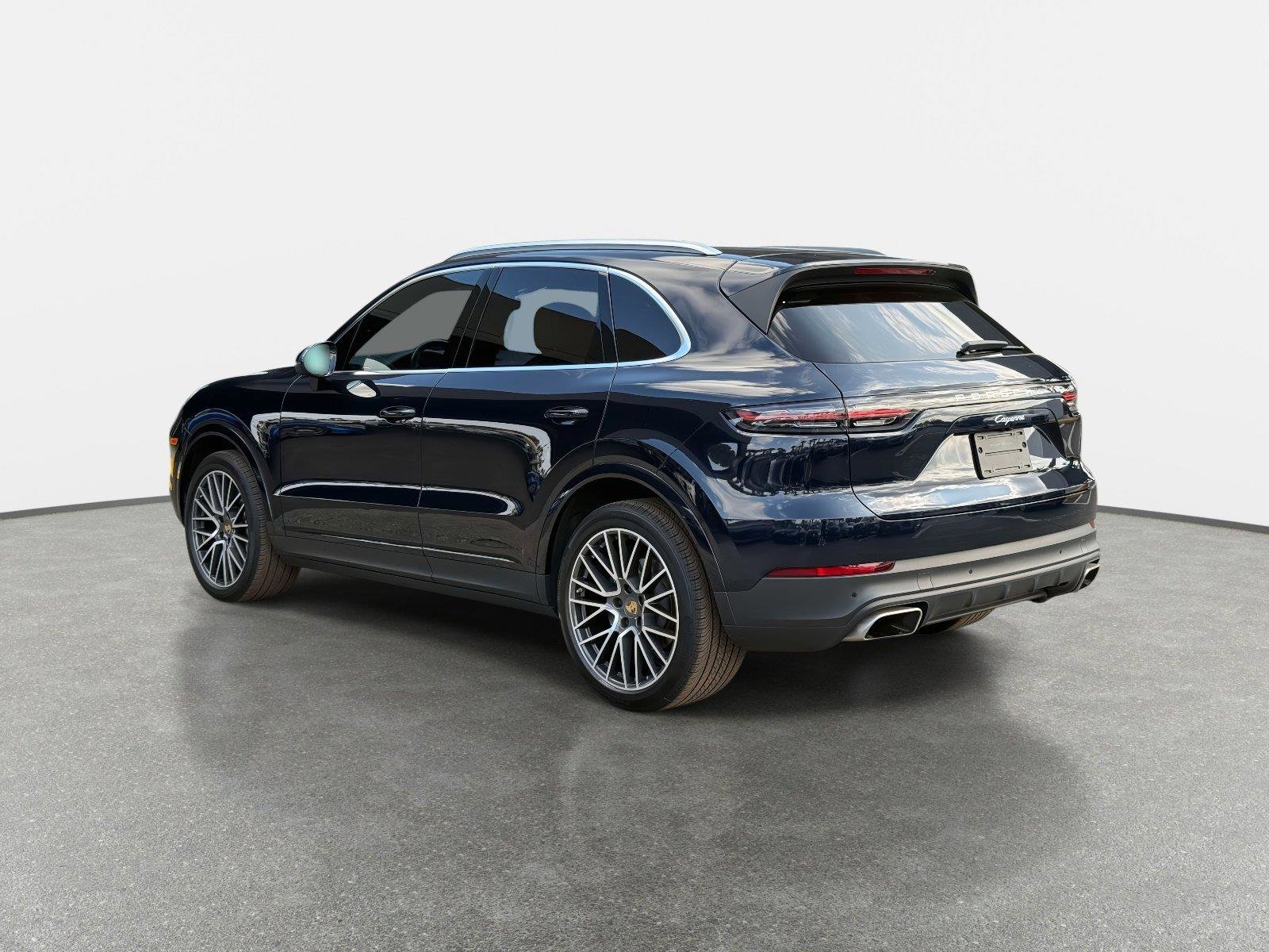 Used 2022 Porsche Cayenne w/ Premium Package image 5