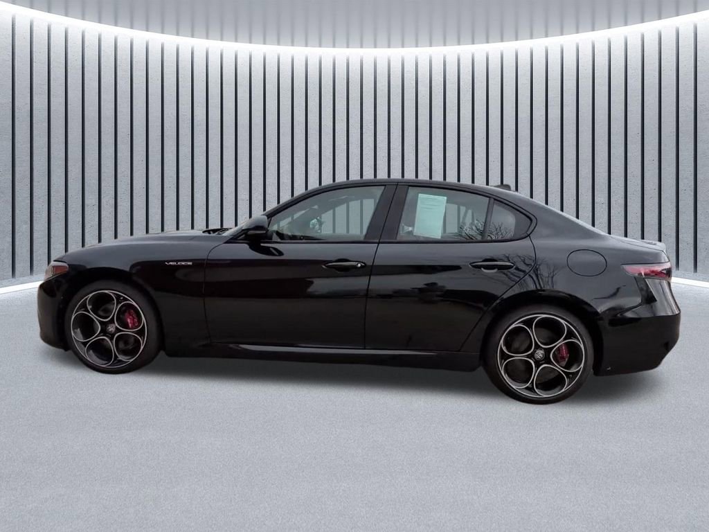 Used 2024 Alfa Romeo Giulia Veloce AWD/4WD image 14