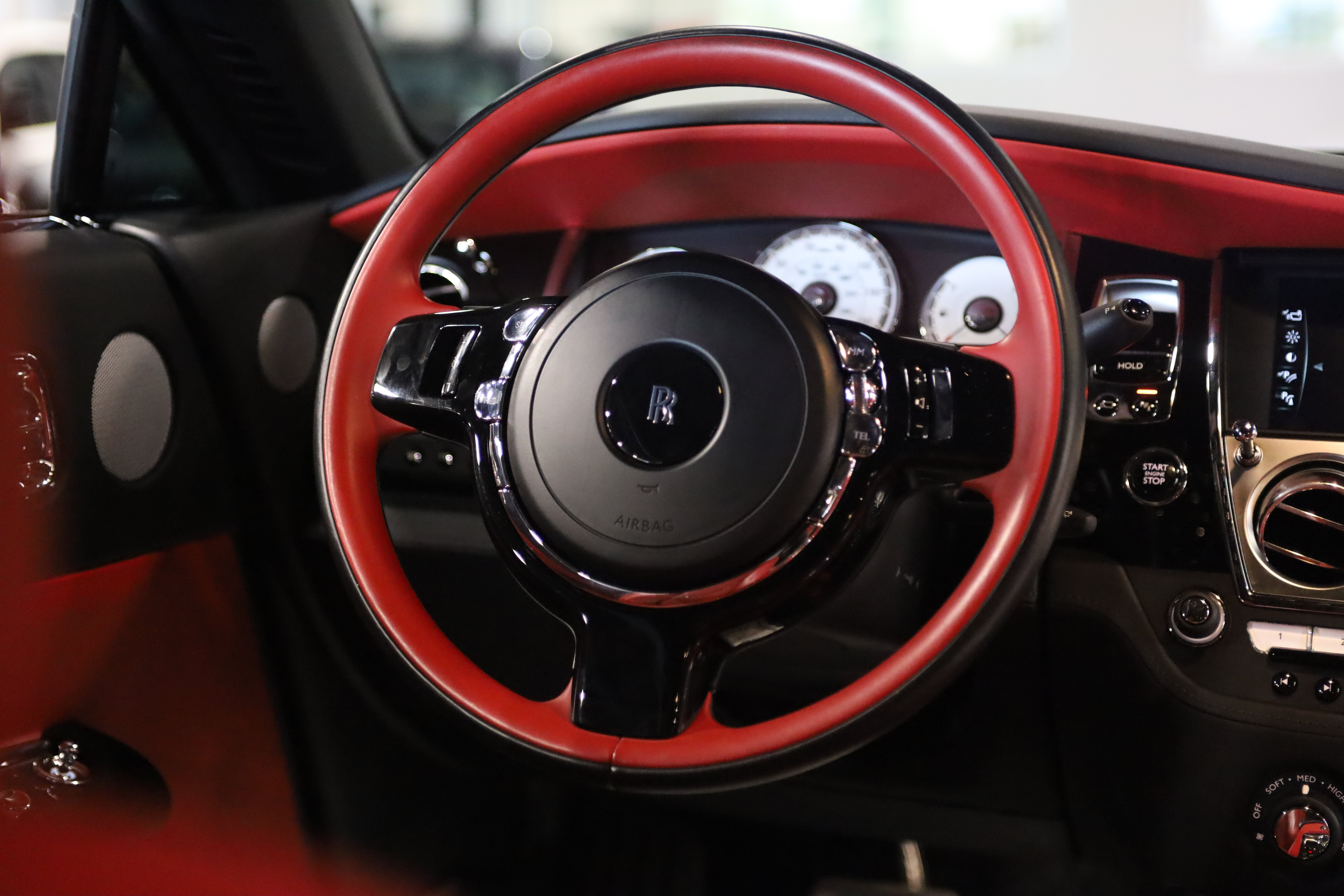 Used 2018 Rolls-Royce Wraith RWD image 24