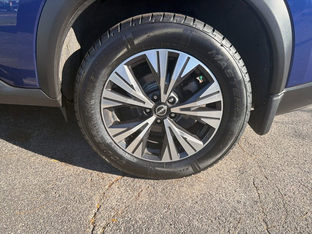 Used 2023 Nissan Rogue SV image 27