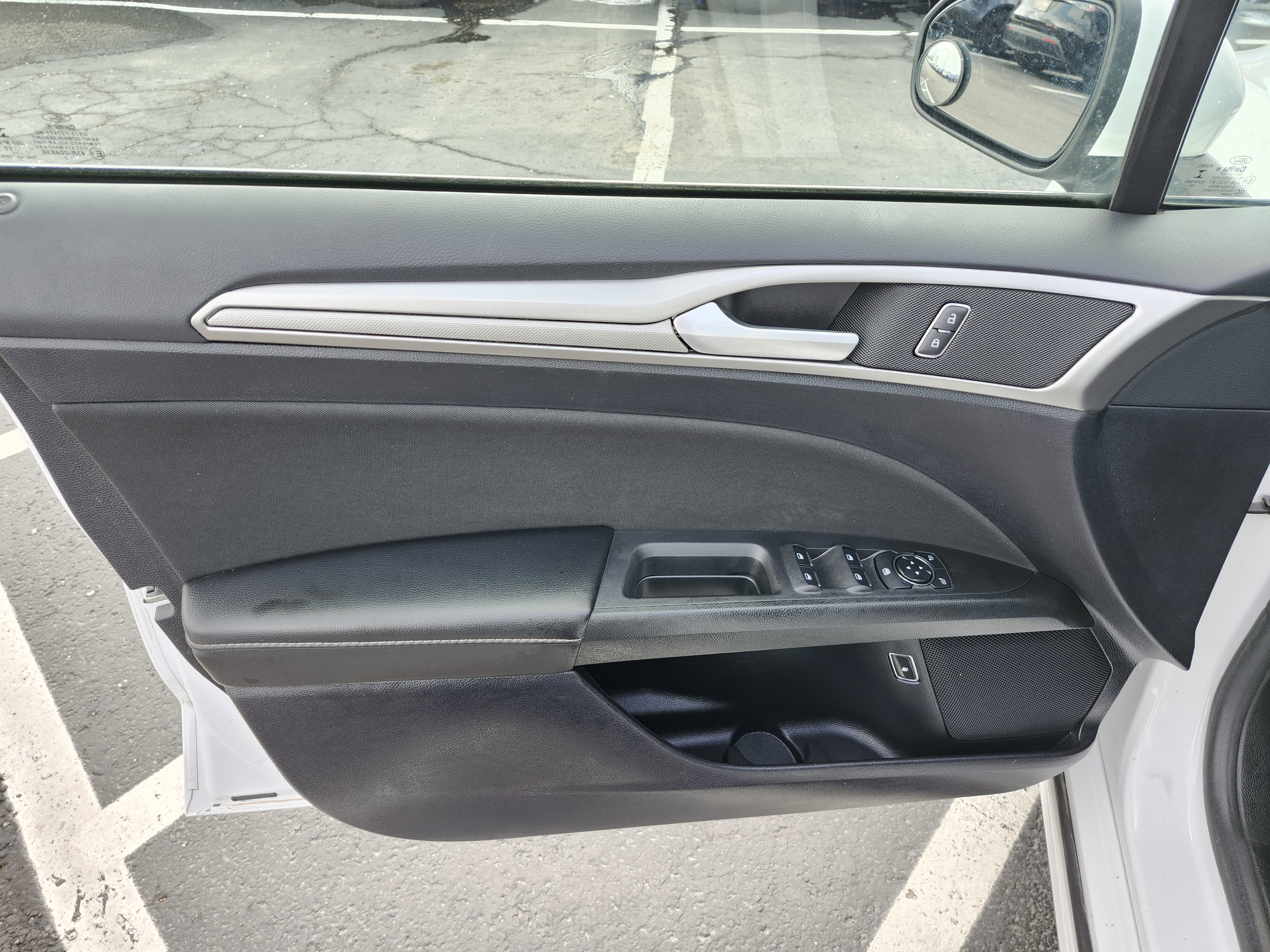 Used 2020 Ford Fusion SE FWD image 26