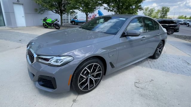 Used 2022 BMW 530e xDrive w/ Premium Package AWD/4WD image 6