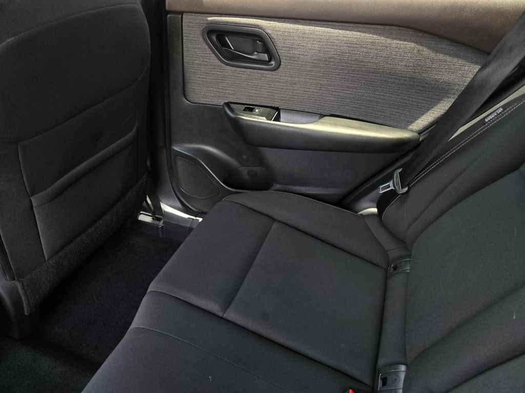 Used 2023 Nissan Rogue S FWD image 13