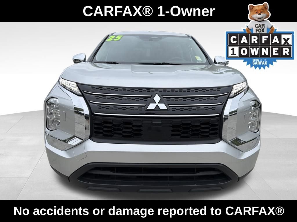 Used 2025 Mitsubishi Outlander ES AWD/4WD image 2