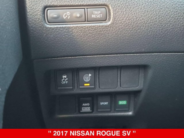 Used 2017 Nissan Rogue SV AWD/4WD image 18