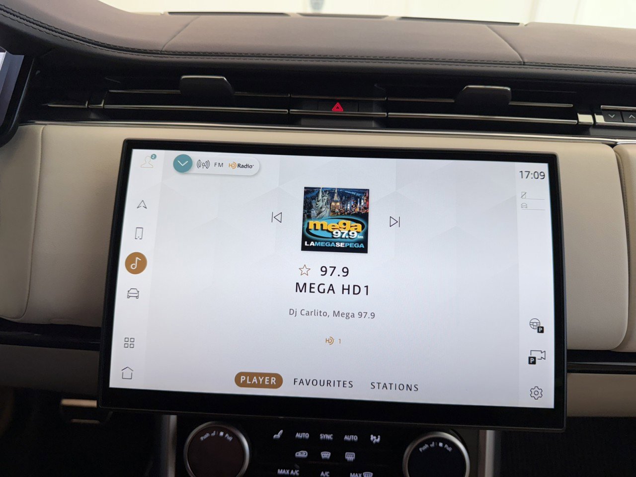 Used 2023 Land Rover Range Rover SE AWD/4WD image 17