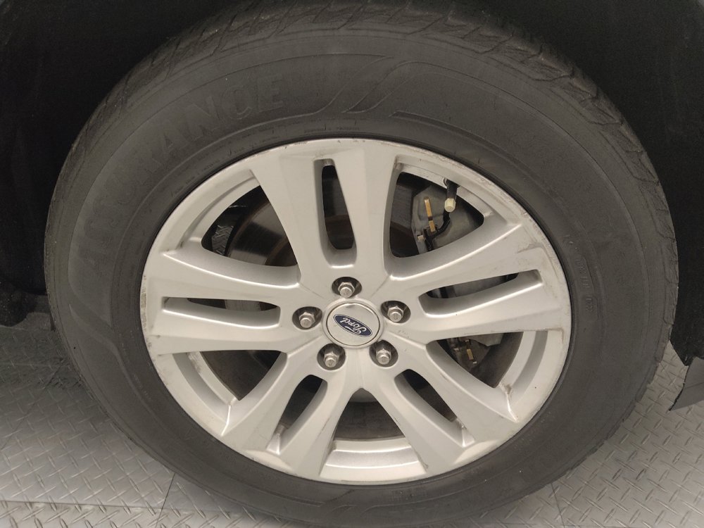 Used 2019 Ford Explorer XLT w/ Equipment Group 202A AWD/4WD image 31