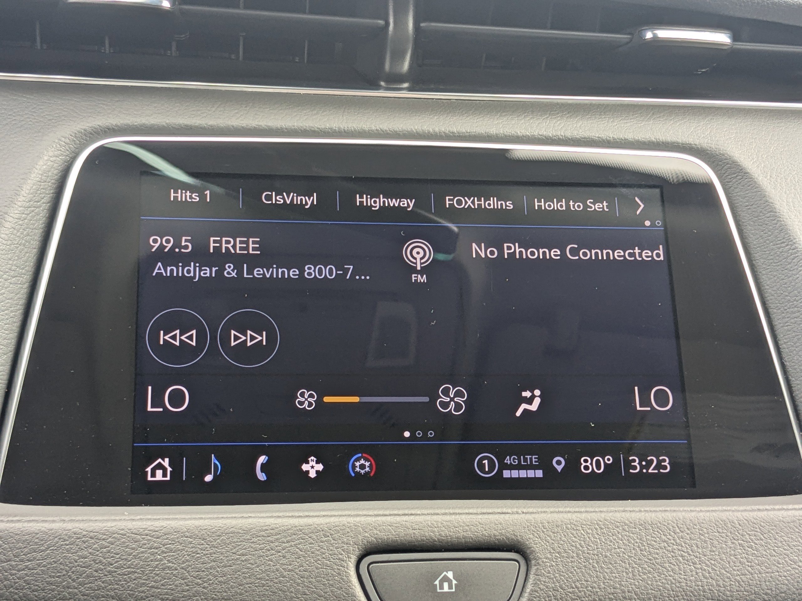 Certified 2023 Cadillac XT4 Luxury w/ Cold Weather Package image 5