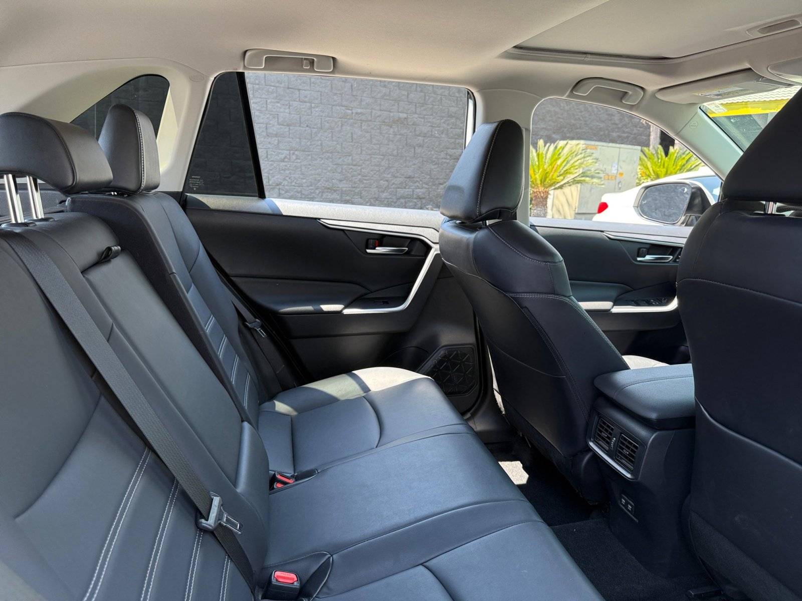 Used 2021 Toyota RAV4 XLE Premium image 17