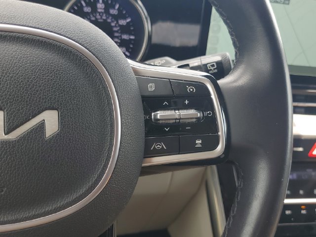 Used 2024 Kia Carnival EX FWD image 25