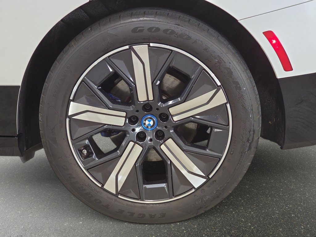 Certified 2024 BMW iX xDrive50 w/ Sport Package AWD/4WD image 32