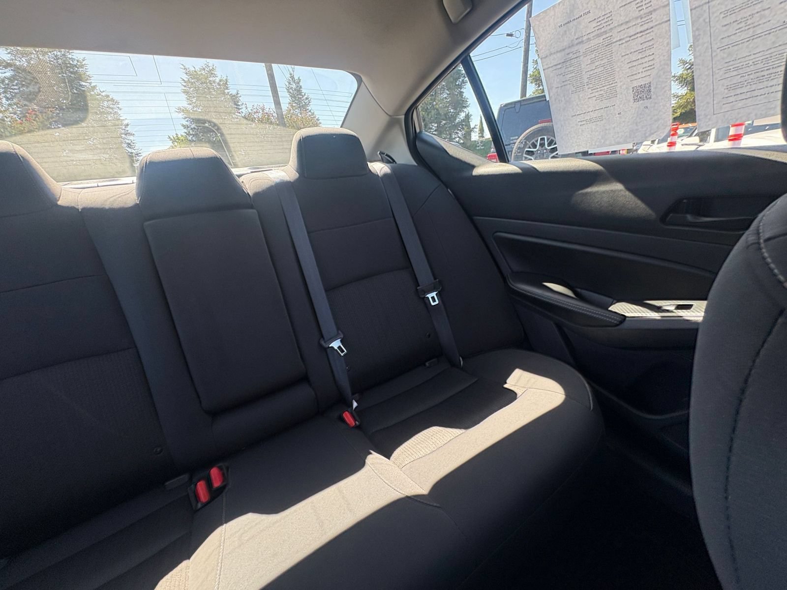 Used 2025 Nissan Altima 2.5 SV FWD image 38