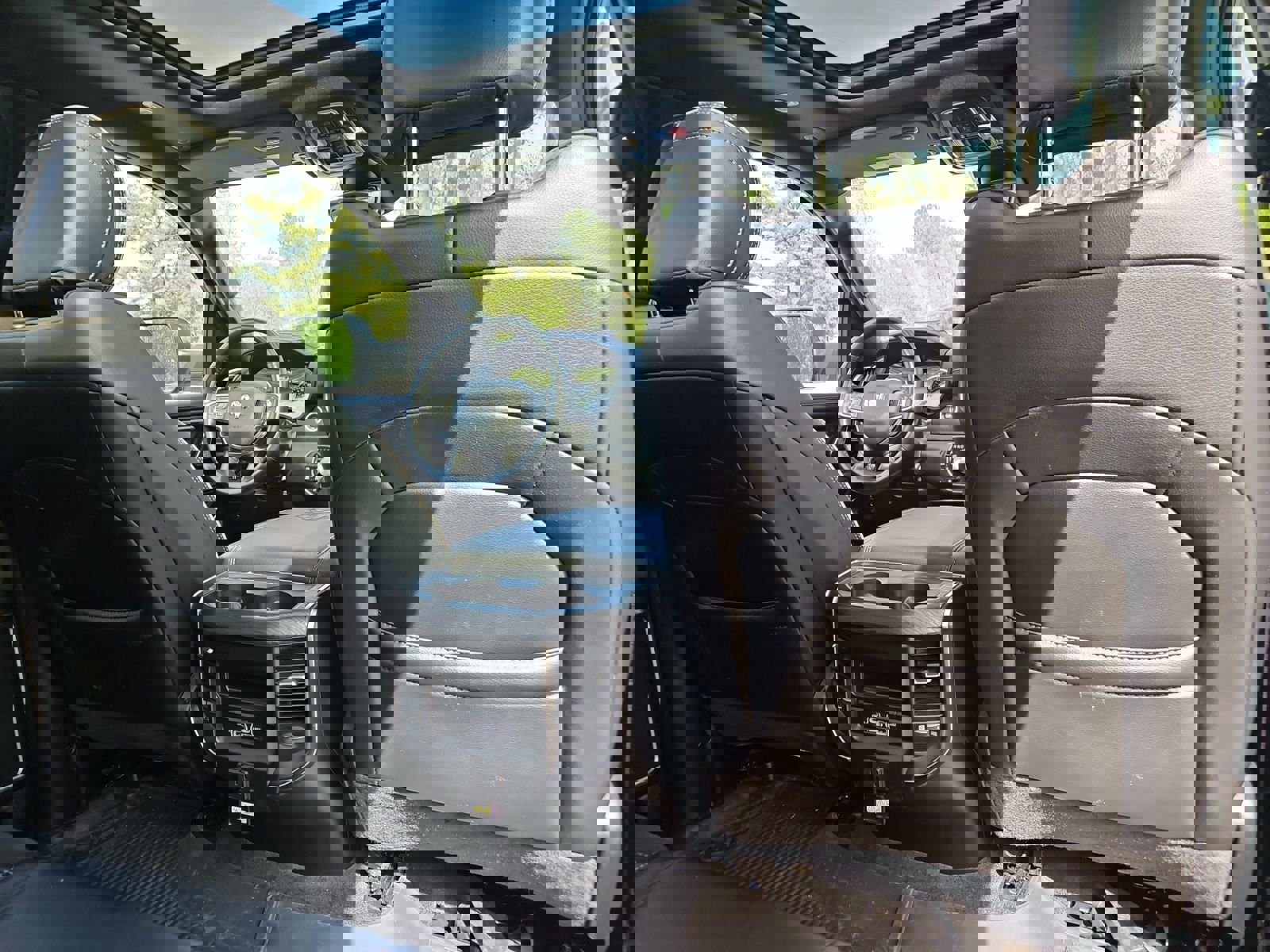 Used 2023 RAM 1500 Laramie AWD/4WD image 18