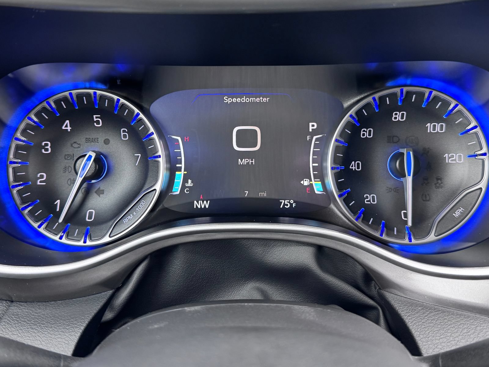 New 2025 Chrysler Pacifica Select AWD/4WD image 15