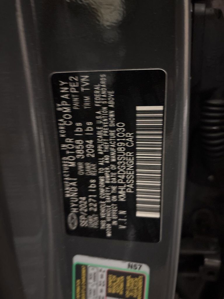 Used 2025 Hyundai Elantra Limited image 14