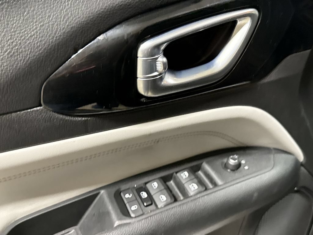 Used 2022 Jeep Compass Limited AWD/4WD image 20