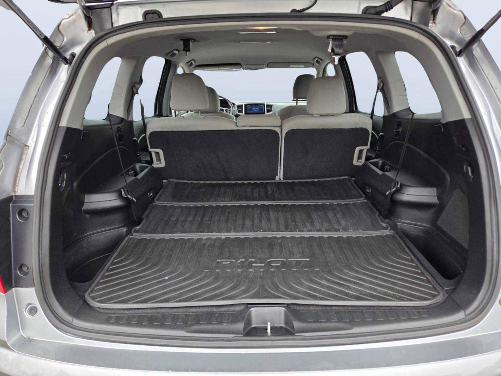 Used 2017 Honda Pilot EX image 15