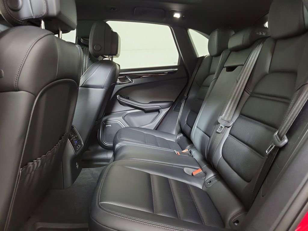 Used 2025 Porsche Macan AWD/4WD image 24