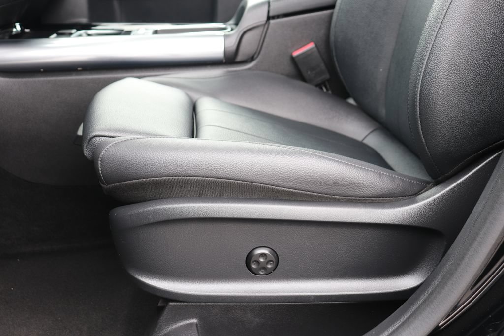 Used 2025 Mercedes-Benz GLA 250 image 11