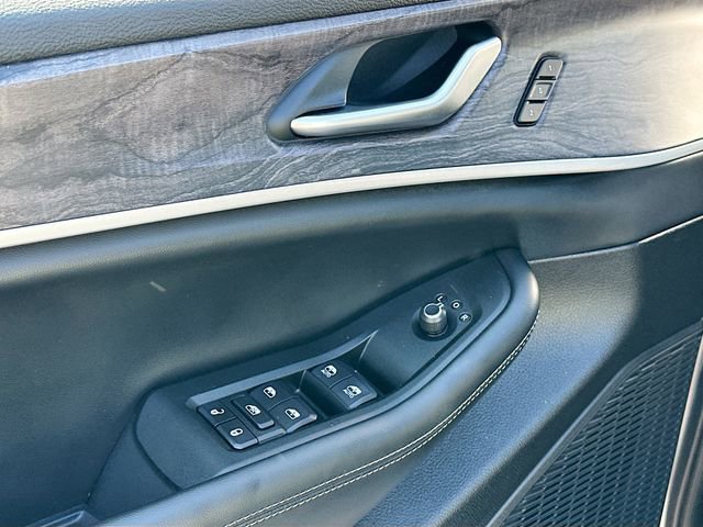 Used 2024 Jeep Grand Cherokee Limited AWD/4WD image 18