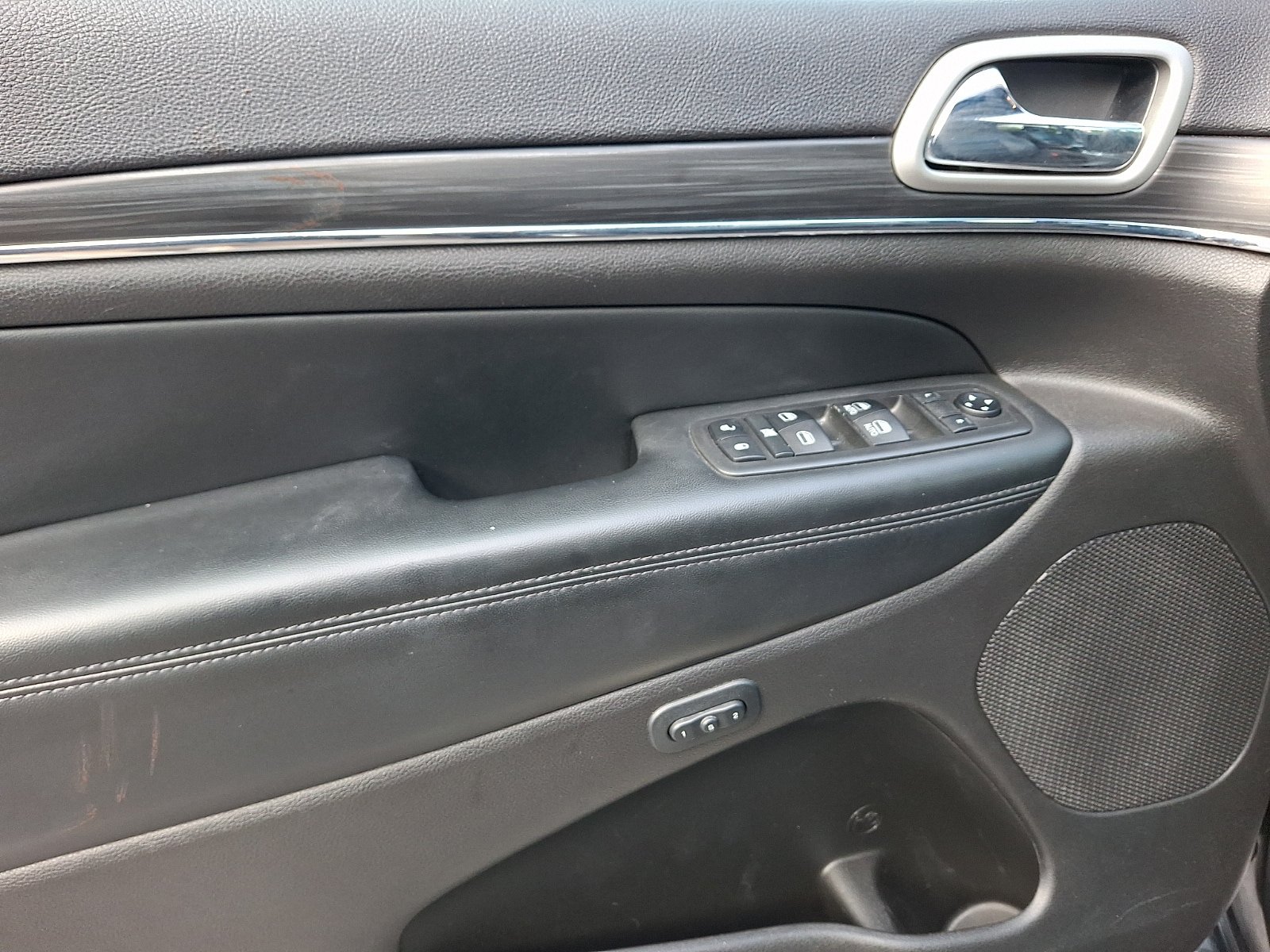 Used 2019 Jeep Grand Cherokee Limited AWD/4WD image 13