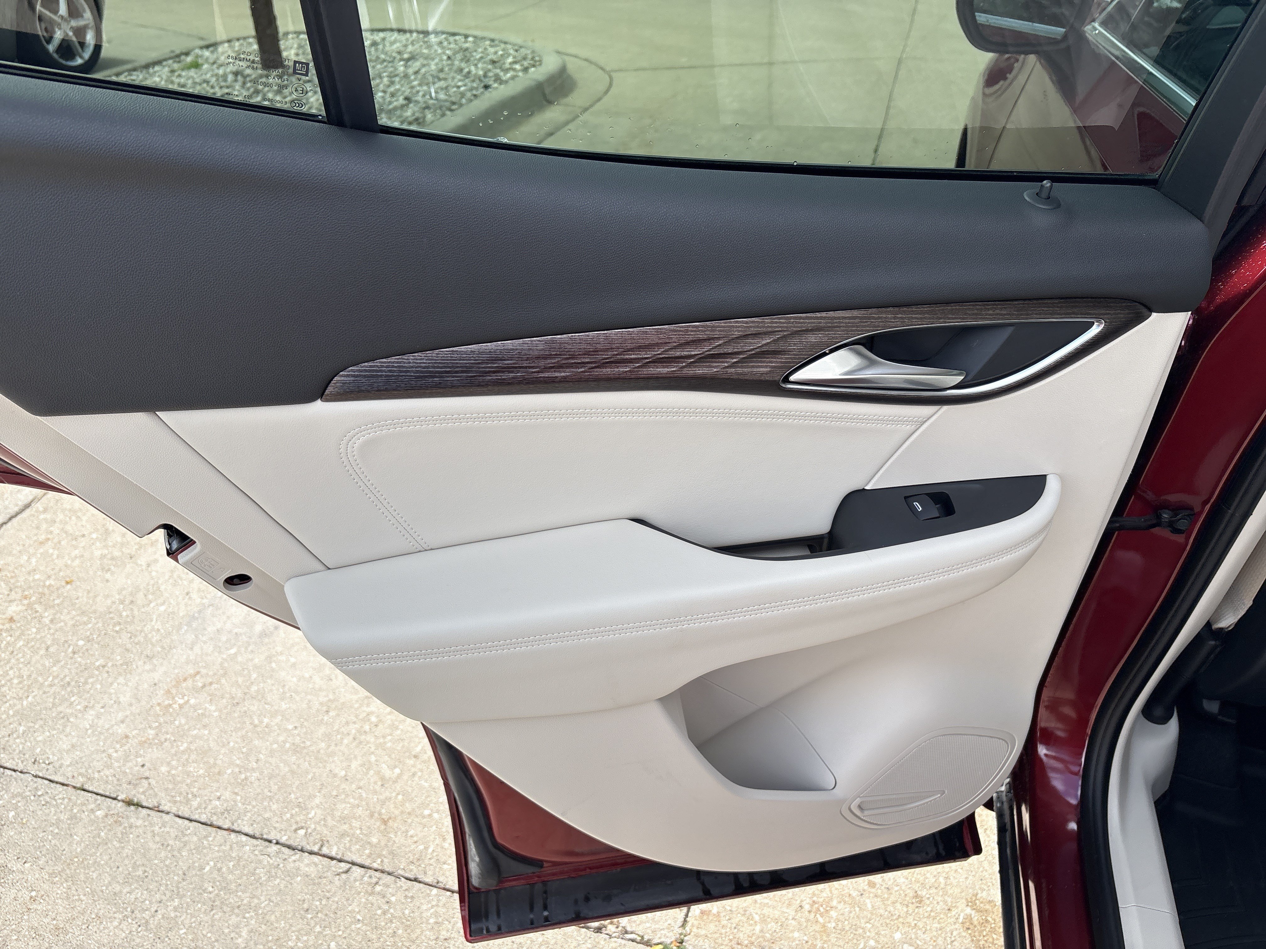 Used 2023 Buick Envision Avenir AWD/4WD image 17