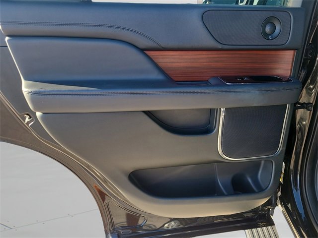 Used 2024 Lincoln Navigator Premiere image 20