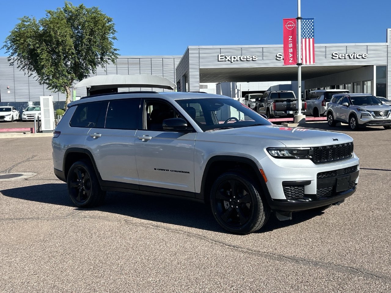 Used 2022 Jeep Grand Cherokee L Laredo RWD image 5