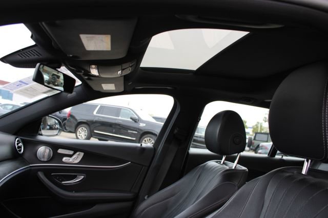 Used 2017 Mercedes-Benz E 400 4MATIC Wagon image 31