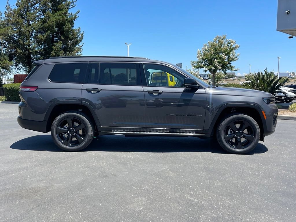 New 2026 Jeep Grand Cherokee L Limited w/ Limited Altitude Package AWD/4WD image 4