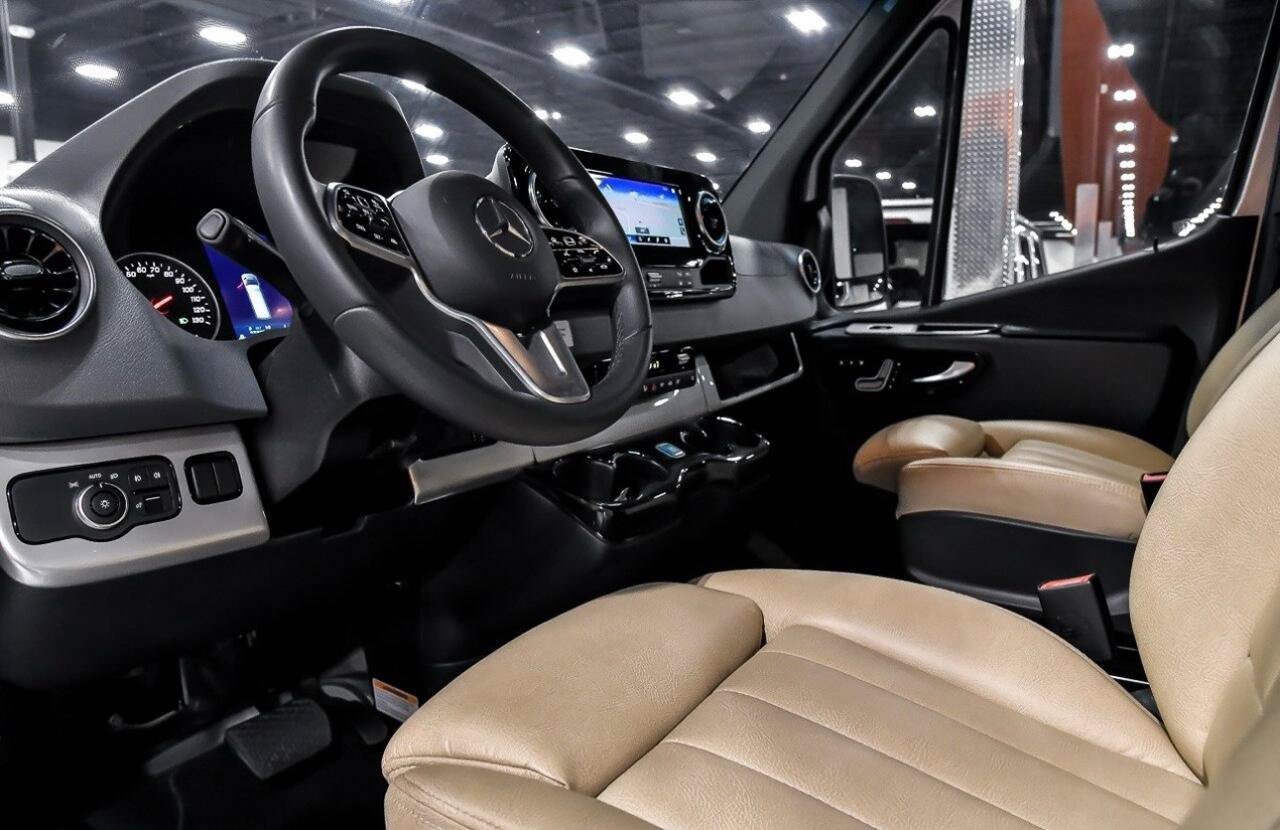 Used 2022 Mercedes-Benz Sprinter 3500 image 9