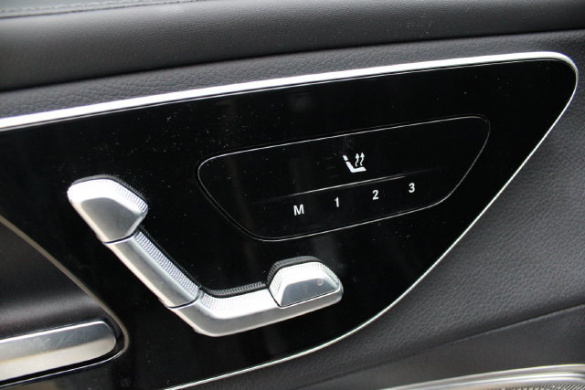 Used 2023 Mercedes-Benz GLC 300 4MATIC image 4