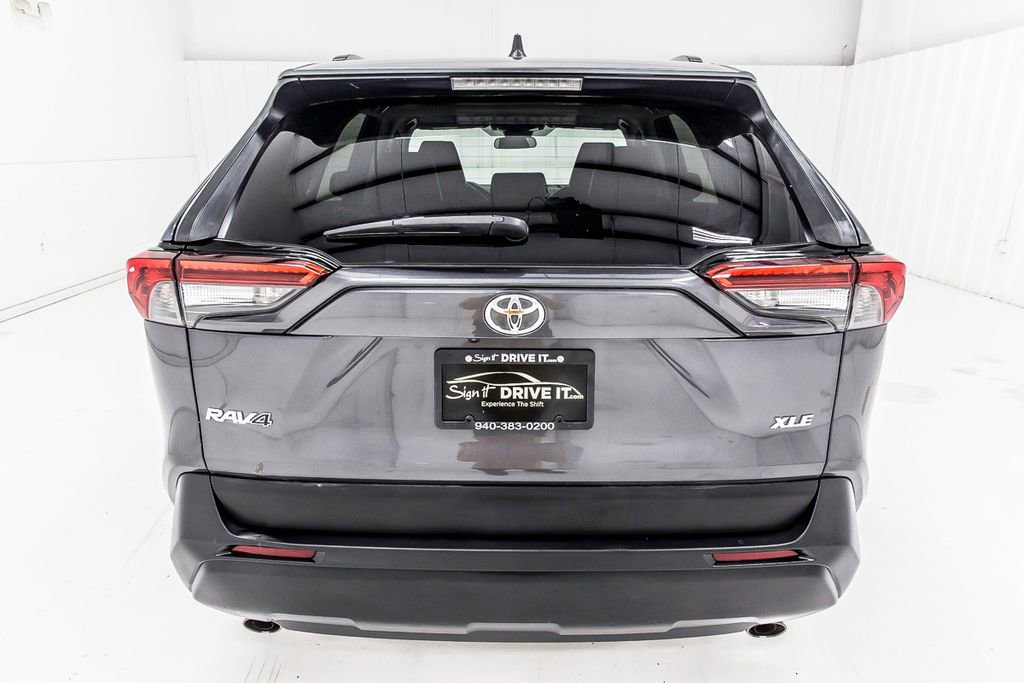 Used 2020 Toyota RAV4 XLE Premium FWD image 6