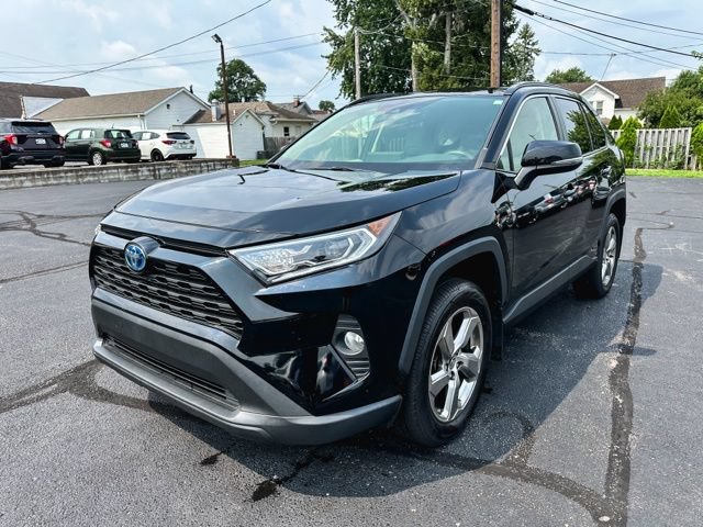 Used 2021 Toyota RAV4 XLE Premium AWD/4WD image 3