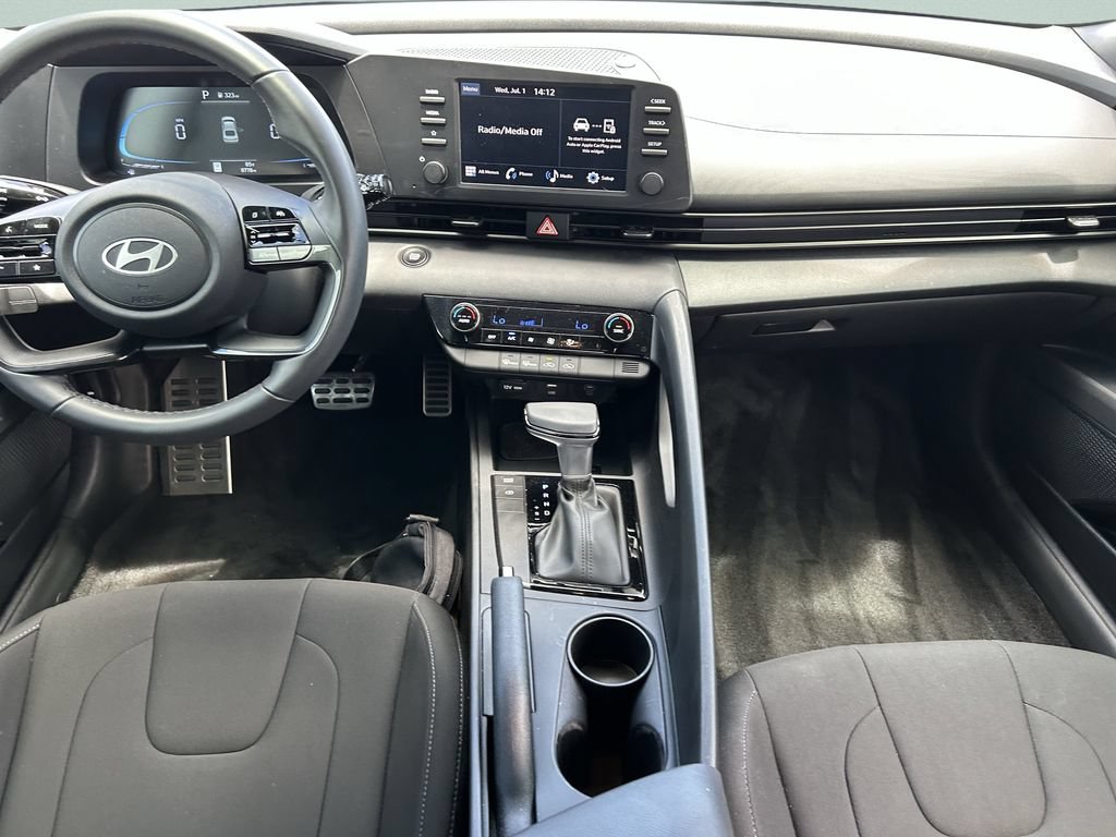 Certified 2025 Hyundai Elantra Sport FWD image 18