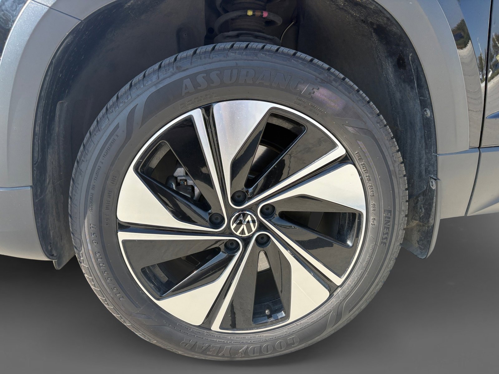 Certified 2024 Volkswagen Taos SE image 19