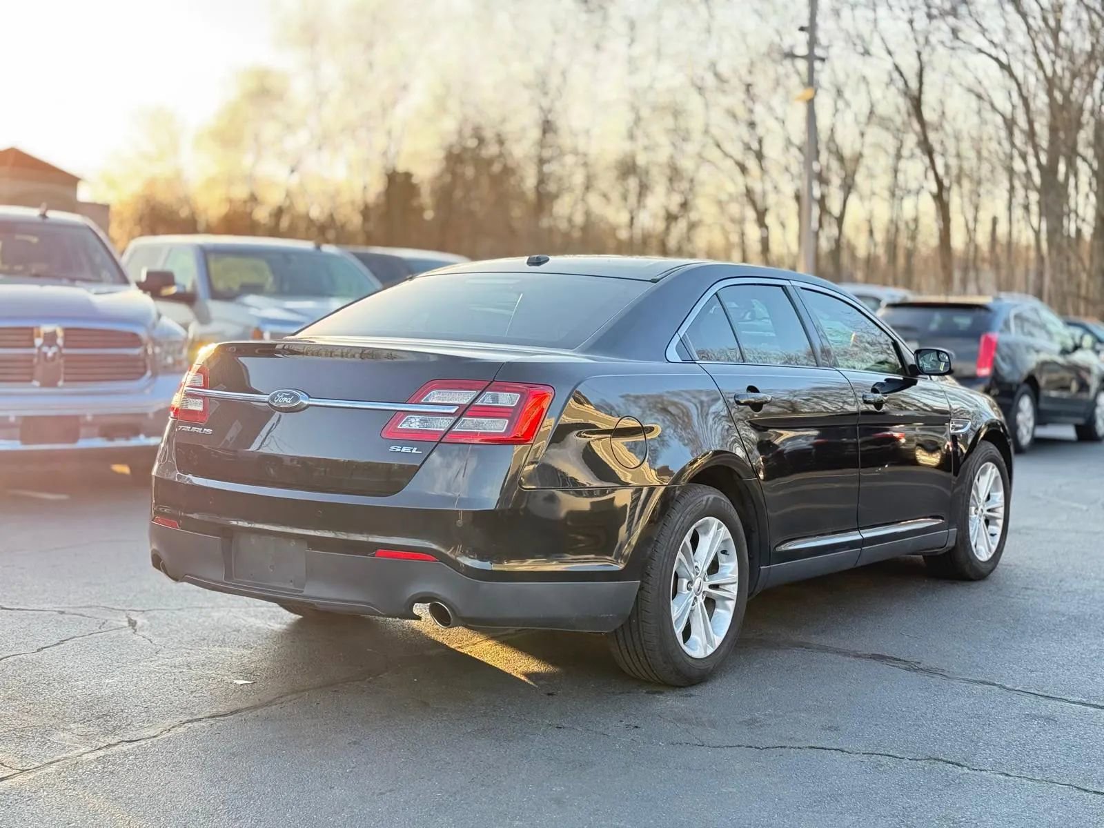 Used 2016 Ford Taurus SEL w/ Equipment Group 201A FWD image 7