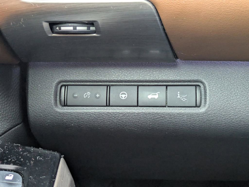 Used 2023 Nissan Pathfinder Platinum w/ Cargo Package image 21