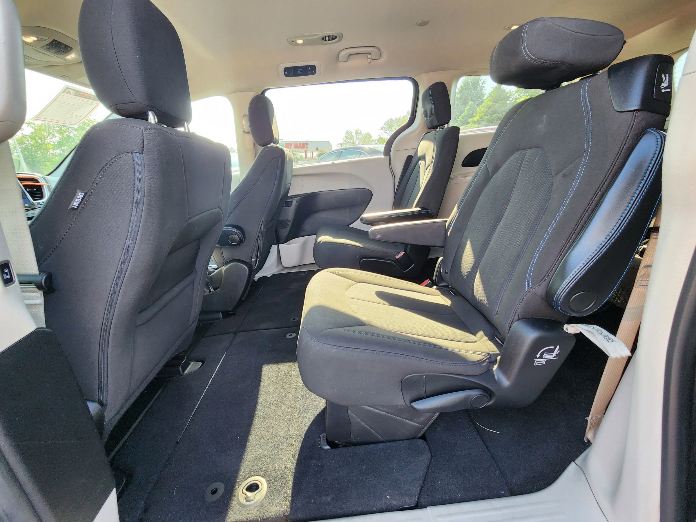 Used 2021 Chrysler Pacifica Touring w/ Cold Weather Group image 18