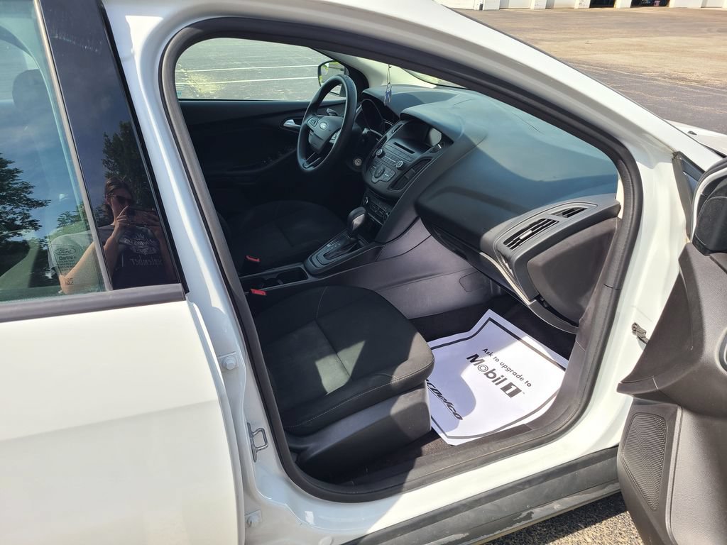 Used 2017 Ford Focus SE FWD image 12