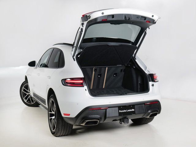 Certified 2025 Porsche Macan image 33