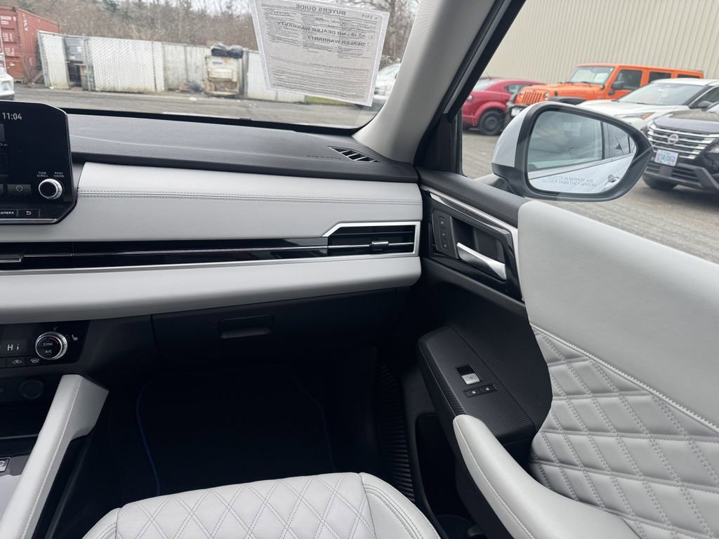 Used 2023 Mitsubishi Outlander SEL image 16