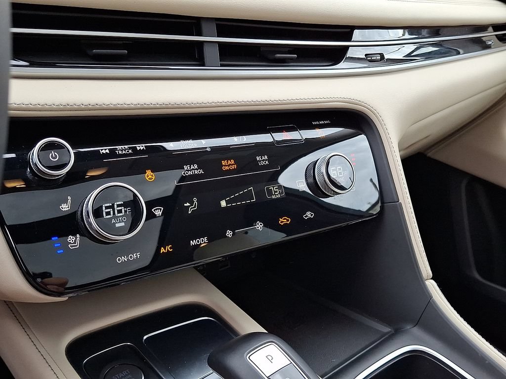 Used 2023 INFINITI QX60 Luxe w/ Performance Audio Package AWD/4WD image 17