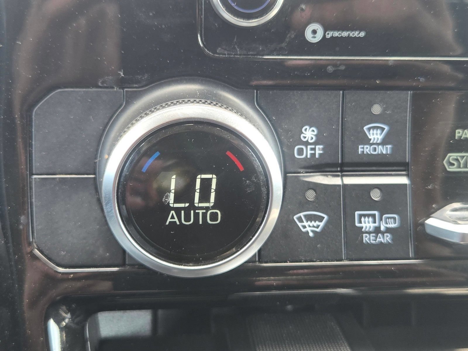 Used 2021 Toyota Highlander LE FWD image 25