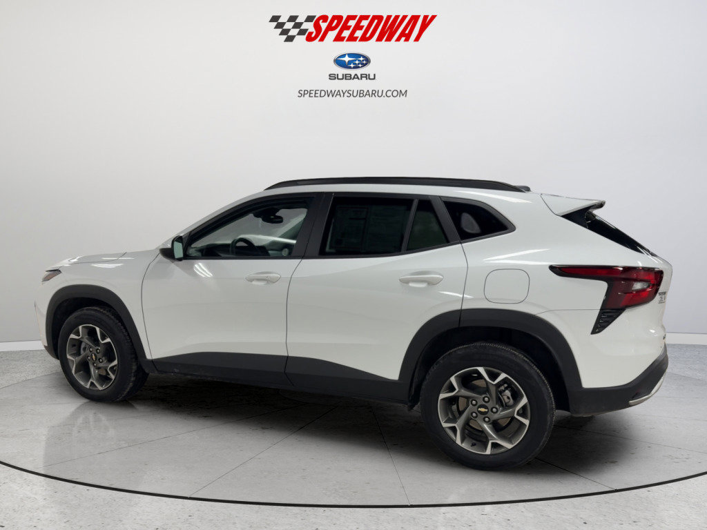 Used 2025 Chevrolet Trax LT w/ LT Convenience Package image 6